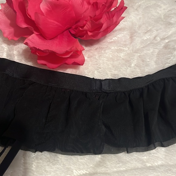 NWT BETSEY JOHNSON GARTER SIZE SMALL/MEDIUM - Picture 5 of 6